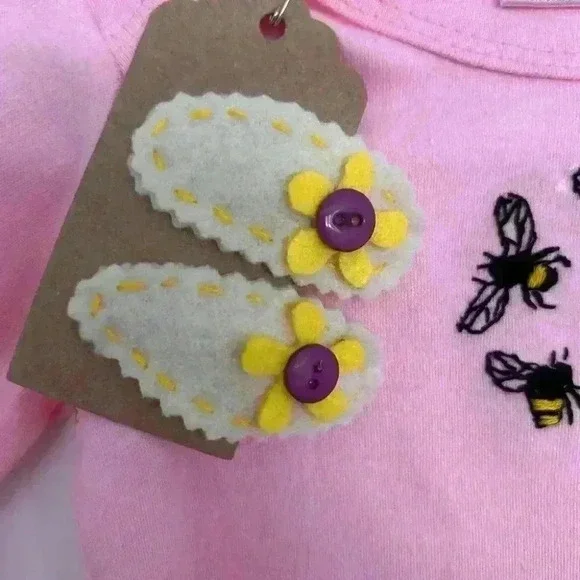 BNWT 6-12 mo. Pink Onesie Hand Embroidered with Bumblebees with Felt Barrettes - Picture 6 of 9